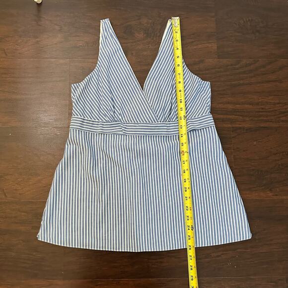 J. Crew light blue & white striped v-neck cotton sleeveless top size 10 - Picture 9 of 12
